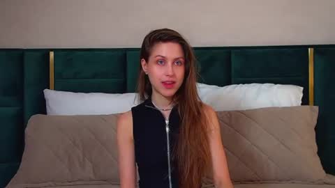 Hailey online show from 08-02-26, 06:12
