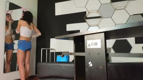 haileycat_ online show from 01-17-25, 02:18