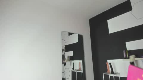 haileycat_ online show from 01-20-25, 01:07