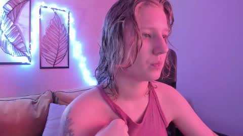 Snapshot of haileyfoxy chatting on 12-05-25, 10:13 Hailey online show from 12-05-25, 10:13