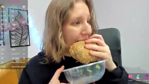 Snapshot of haileyfoxy chatting on 01-10-26, 09:00 Hailey online show from 01-10-26, 09:00