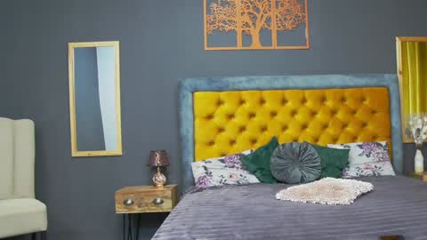 Hailey online show from 02-07-25, 04:59