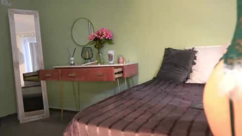 Hailey online show from 02-17-25, 08:19