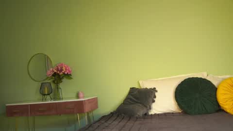 Hailey online show from 02-20-25, 04:18