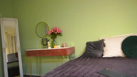 Hailey online show from 02-25-25, 04:24