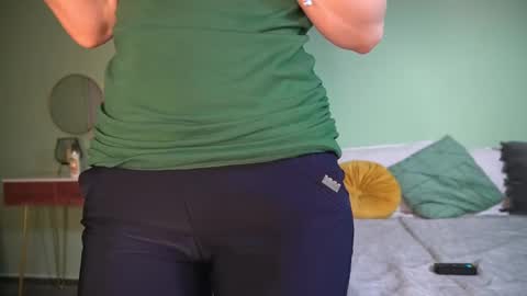 Hailey online show from 03-10-25, 04:49