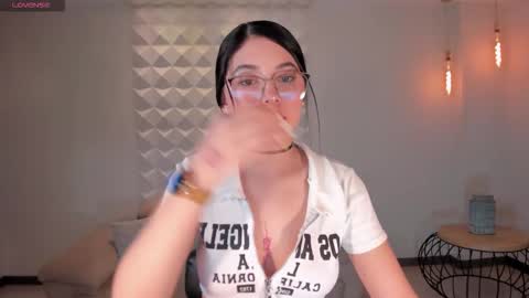 Snapshot of haileyross_ chatting on 11-29-25, 12:19 Hailey online show from 11-29-25, 12:19