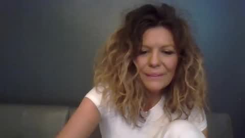 Hailey online show from 11-14-25, 09:24