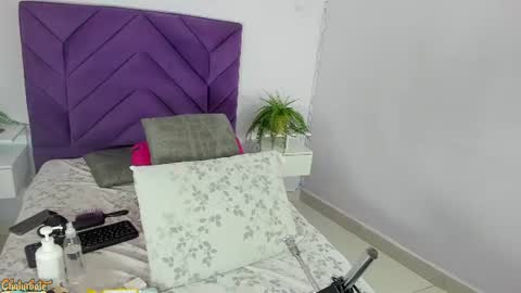 Snapshot of haileystonei chatting on 07-20-26, 11:34 haileystonei online show from 07-20-26, 11:34