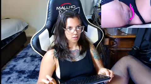 Snapshot of hailwilds chatting on 07-20-26, 05:37 HailWilds online show from 07-20-26, 05:37