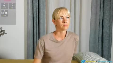 Snapshot of hairy_mommy chatting on 12-04-25, 12:47 Christine - online show from 12-04-25, 12:47