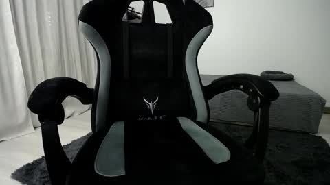 Snapshot of hairycuss chatting on 12-19-24, 01:28 Adam online show from 12-19-24, 01:28