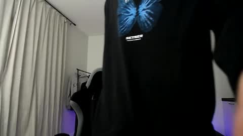 Snapshot of hairycuss chatting on 03-09-25, 05:49 Adam online show from 03-09-25, 05:49