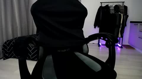 Snapshot of hairycuss chatting on 10-05-25, 08:07 Adam online show from 10-05-25, 08:07