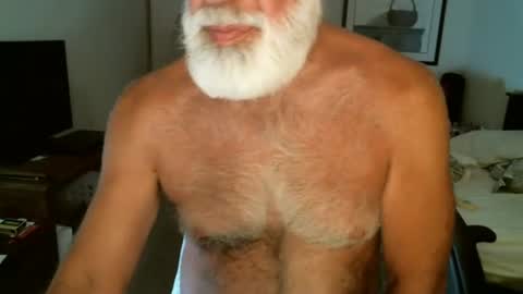 Snapshot of hairypecsguy chatting on 07-15-26, 06:40 Hairy pecs online show from 07-15-26, 06:40