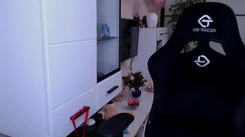 Monika online show from 05-09-26, 09:03