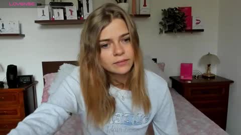 Snapshot of haleyreedme chatting on 09-26-25, 09:46 Haley online show from 09-26-25, 09:46