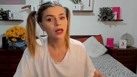 Snapshot of haleyreedme chatting on 10-31-25, 07:53 Haley online show from 10-31-25, 07:53