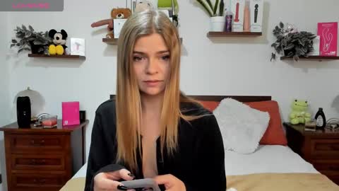 Snapshot of haleyreedme chatting on 11-12-25, 08:04 Haley online show from 11-12-25, 08:04