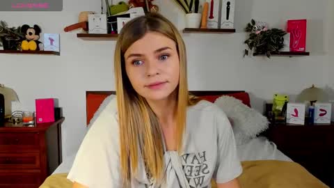 Snapshot of haleyreedme chatting on 11-15-25, 09:28 Haley online show from 11-15-25, 09:28