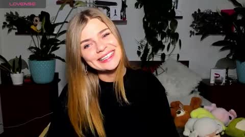 Snapshot of haleyreedme chatting on 11-24-25, 08:25 Haley online show from 11-24-25, 08:25