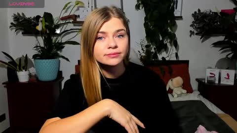 Snapshot of haleyreedme chatting on 11-26-25, 08:15 Haley online show from 11-26-25, 08:15