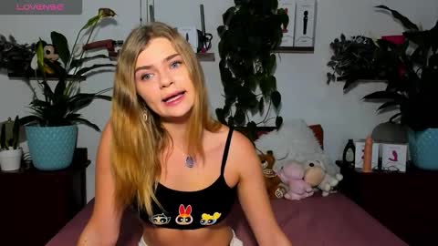 Snapshot of haleyreedme chatting on 11-28-25, 08:06 Haley online show from 11-28-25, 08:06