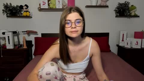 Snapshot of haleyreedme chatting on 03-09-26, 08:18 Haley online show from 03-09-26, 08:18