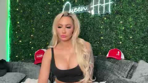 Snapshot of haliaxhill chatting on 01-11-26, 10:26 Halia Hill online show from 01-11-26, 10:26