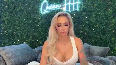 Snapshot of haliaxhill chatting on 02-19-26, 02:29 Halia Hill online show from 02-19-26, 02:29