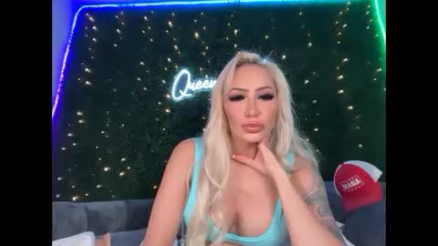 Snapshot of haliaxhill chatting on 04-16-26, 08:42 Halia Hill online show from 04-16-26, 08:42