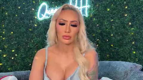 Snapshot of haliaxhill chatting on 04-17-26, 09:40 Halia Hill online show from 04-17-26, 09:40