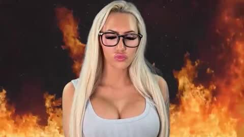 Snapshot of haliaxhill chatting on 05-16-26, 09:13 Halia Hill online show from 05-16-26, 09:13