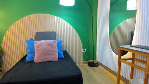 Halley Lorens online show from 03-21-26, 12:10