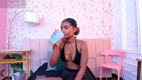 Halley Lorens online show from 06-12-26, 07:24