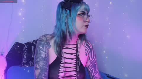Snapshot of hallucigenia_sparza chatting on 12-19-24, 11:18 Hallu online show from 12-19-24, 11:18