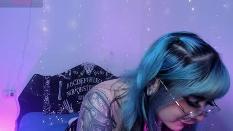 Snapshot of hallucigenia_sparza chatting on 12-21-24, 03:42 Hallu online show from 12-21-24, 03:42