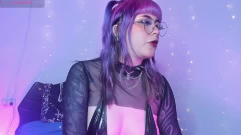 Snapshot of hallucigenia_sparza chatting on 01-11-25, 12:40 Hallu online show from 01-11-25, 12:40