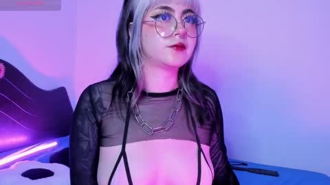Snapshot of hallucigenia_sparza chatting on 02-26-25, 04:24 Hallu online show from 02-26-25, 04:24