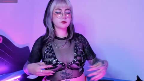 Snapshot of hallucigenia_sparza chatting on 03-10-25, 12:48 Hallu online show from 03-10-25, 12:48