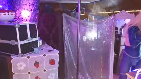 Snapshot of halovalentine chatting on 01-04-25, 02:56 halovalentine online show from 01-04-25, 02:56