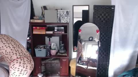 Snapshot of halovalentine chatting on 09-25-25, 09:51 halovalentine online show from 09-25-25, 09:51