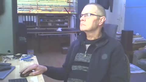 Snapshot of hamto65 chatting on 12-25-24, 08:50 Prefer men 80 online show from 12-25-24, 08:50