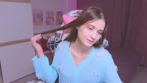 Snapshot of hana_flo chatting on 09-30-25, 01:49 Hana online show from 09-30-25, 01:49