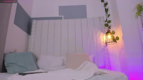 Snapshot of hanah_gray chatting on 10-29-25, 11:01 hanah_gray online show from 10-29-25, 11:01