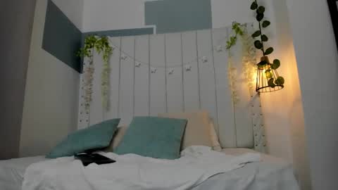 Snapshot of hanah_gray chatting on 12-23-25, 11:08 hanah_gray online show from 12-23-25, 11:08