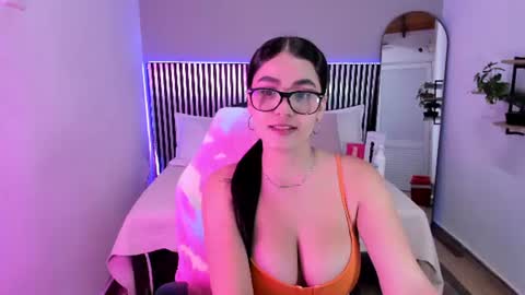 Snapshot of hanah_greey chatting on 06-24-26, 07:13 HANAH online show from 06-24-26, 07:13