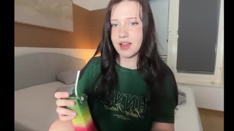 Snapshot of hanahwoods chatting on 06-10-26, 10:52 hanahwoods online show from 06-10-26, 10:52
