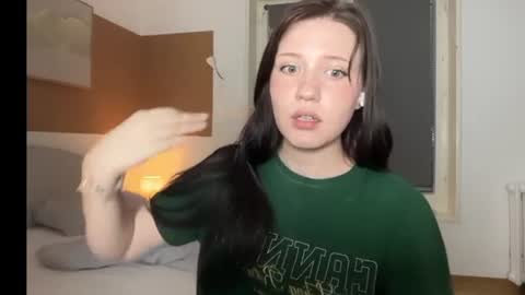 Snapshot of hanahwoods chatting on 06-11-26, 12:32 hanahwoods online show from 06-11-26, 12:32