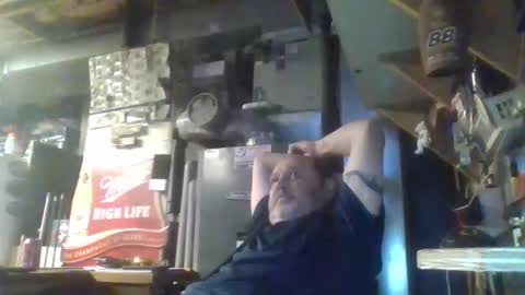 Snapshot of handiemanhere chatting on 11-14-25, 02:16 naked man online show from 11-14-25, 02:16